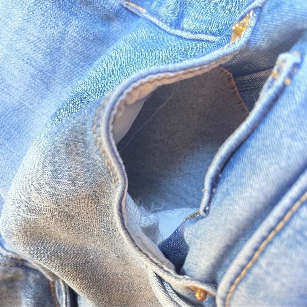 Universal Thread Distressed Thread Jeans Size 6 / 28R - Picture 7 of 12